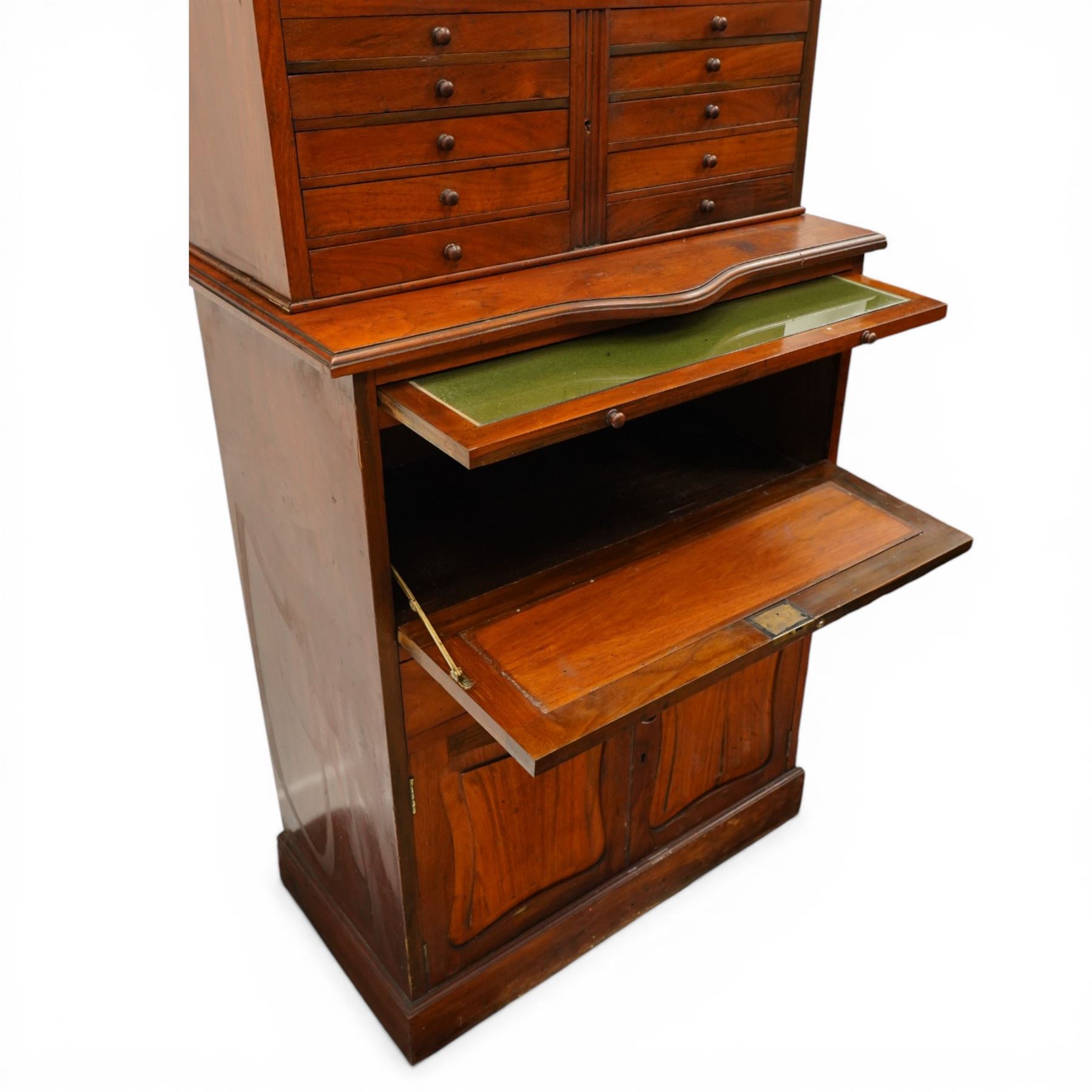Early 20th century Queen Anne design figured walnut bureau, fall-front enclosing fitted interior, over three graduating cock-beaded drawers, shaped apron with moulded scallop shell motifs, over cabriole supports with ball-and-claw feet