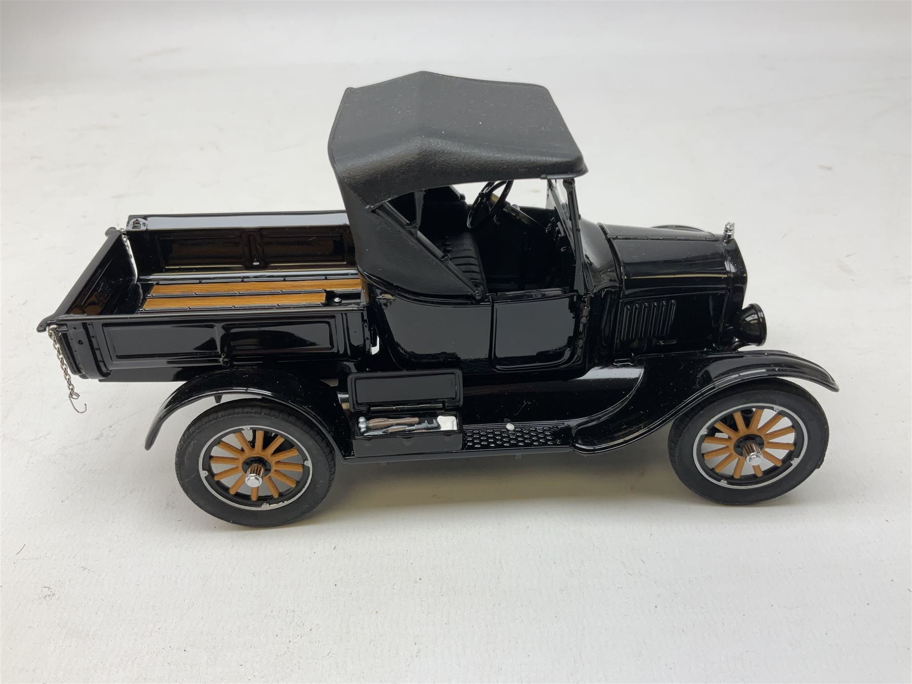 Danbury Mint diecast model - 1925 Ford Model T Runabout, with box