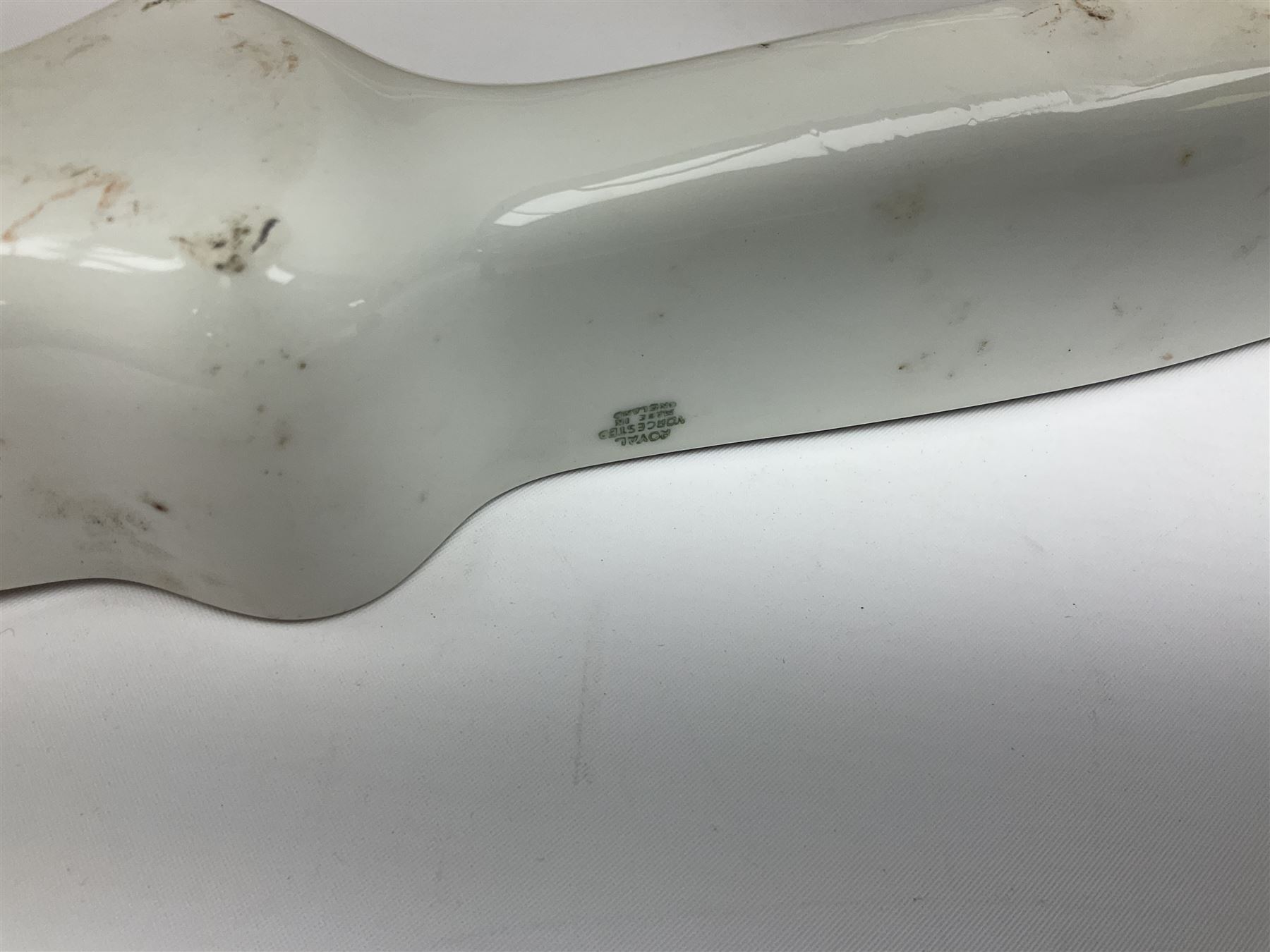 Quantity of laboratory and physics glassware including 'Guinea and Feather' equipment; boxed Latent Heat apparatus; Maltese Cross tube; atmospheric air pressure indicator flask; electroscope discharge tubes etc