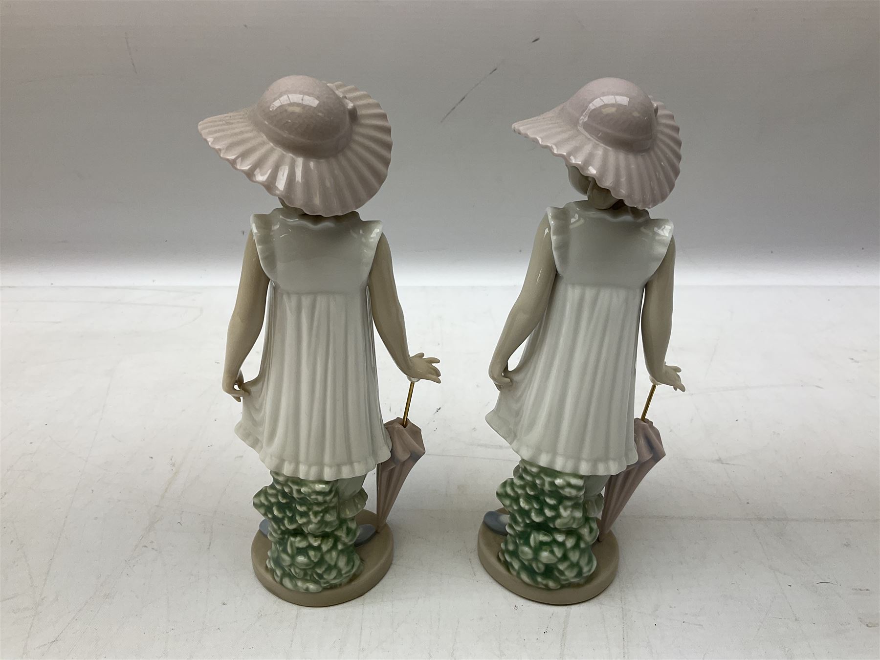 Quantity of figures to include Lladro example modelled as swan together with three Nao figures to include two April Showers no 1126, two with boxes 