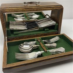 Silver plated canteen of kings pattern cutlery, house in oak canteen of trapezium form 