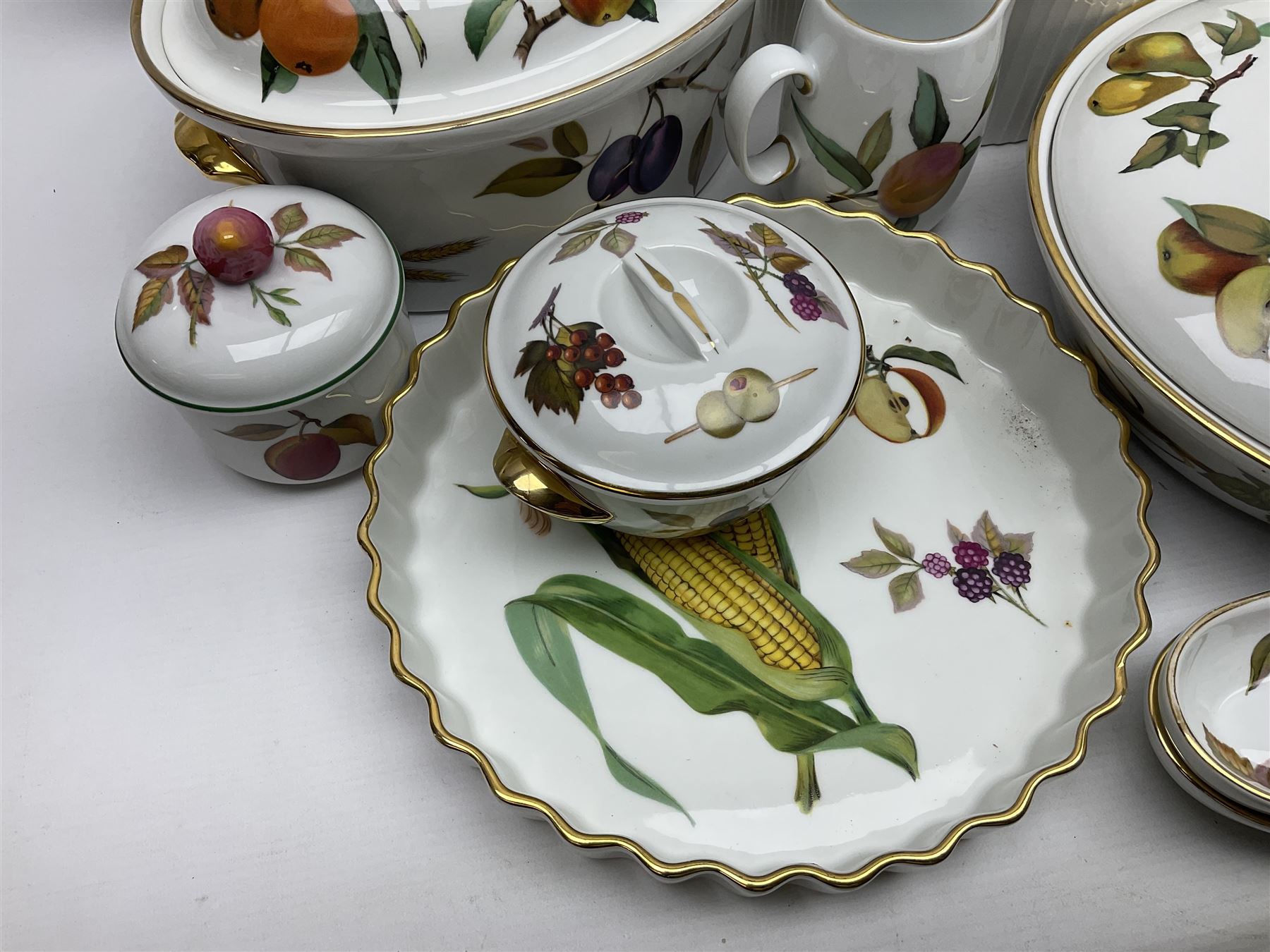 Royal Worcester Evesham pattern ceramics, including twin handled pot, oven dishes, pie dishes, bowls, jugs, etc together with other Royal Worcester ceramics 