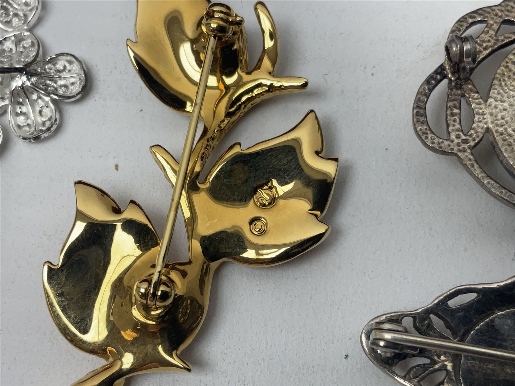 Maurice Lacroix gentlemans quartz wristwatch, 92127, with gold plated case, date apeture and leather strap, together with a Swarovski Crystal bracelet, two silver brooches and two costume brooches