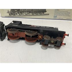 ‘00’ gauge - two kit built steam locomotives and tenders comprising GCR/LNER Class D6 4-4-0 Pollitt Passenger Engine no.2106 finished in LNER black with DJH Models box; Class D9 4-4-0 ‘Queen Mary’ no.62307 finished in BR black (2) 