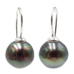 Tahitian graduating pearl necklace, with white gold clasp stamped 14K and matching pair of pendant earrings   