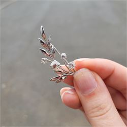 18ct white gold diamond flower brooch, set with a principal old cut diamond of approx 1.00 carat, surrounded by three further old cut diamonds, total diamond weight approx 1.75 carat