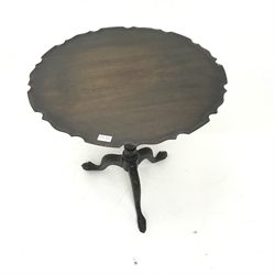 Victorian mahogany pie crust table, single turned column on three acanthus carved supports, D68cm, H72cm