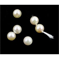 Single strand cultured white pearl necklace, with 9ct gold clasp and additional loose pearls