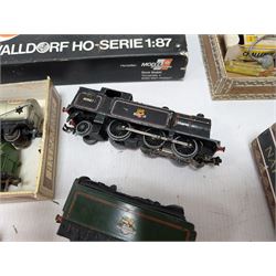 Collection of HO/OO gauge model railway accessories, including two locomotives, rolling stock etc 