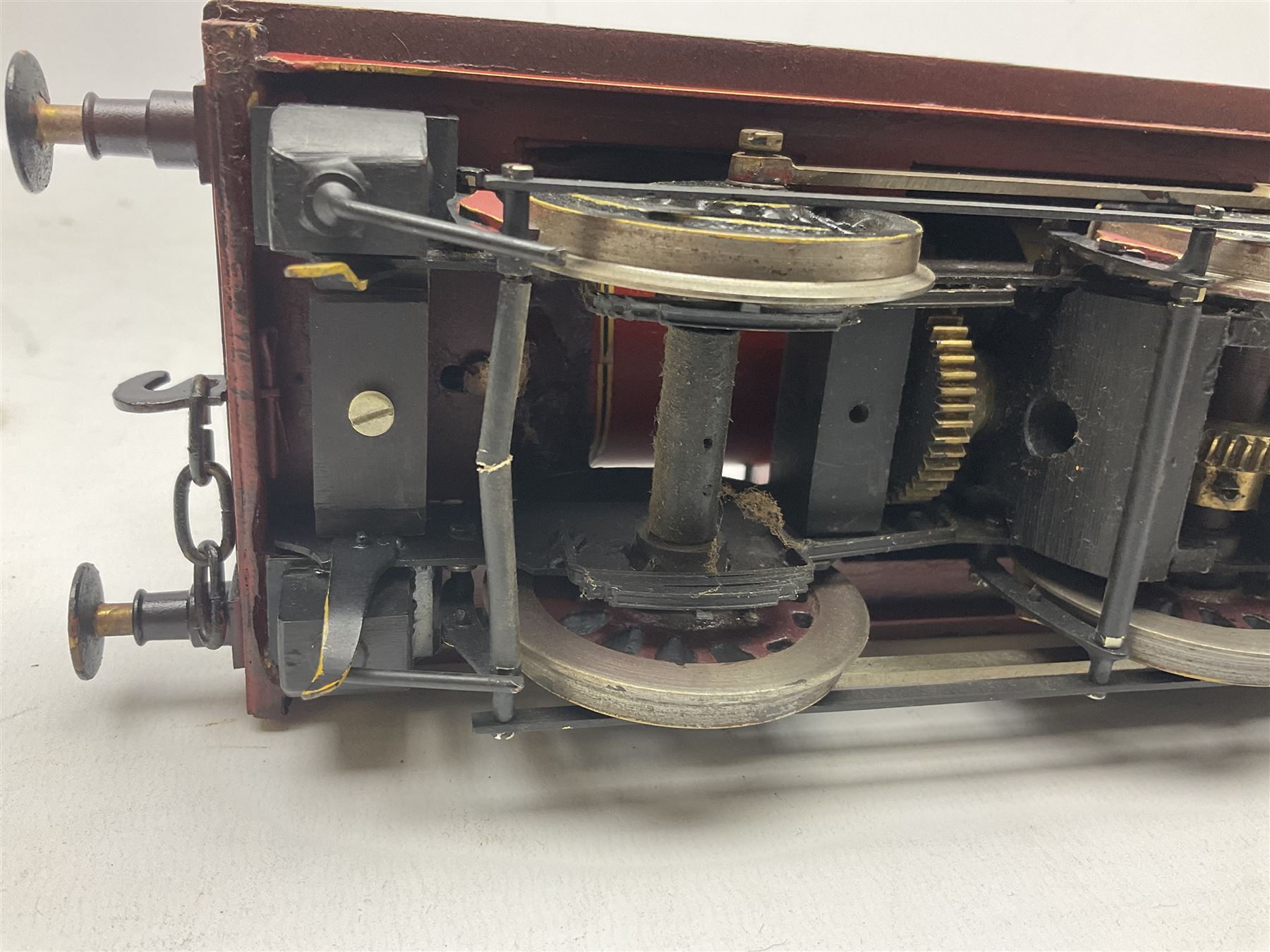 Gauge 1 - kit-built electric 0-6-0 tank locomotive No.1793 in LMS red and black livery with well detailed cab L29cm W8.5cm 