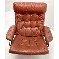 Mid 20th century swivel chair upholstered in buttoned tan leather, metal frame support