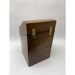 Georgian mahogany knife box, of serpentine fronted form with strung detail to the hinged cover and body, opening to reveal a fitted interior, H37cm