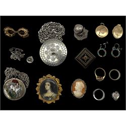 14ct gold locket set with diamond, 9ct gold jewellery including locket, brooch and stone s...