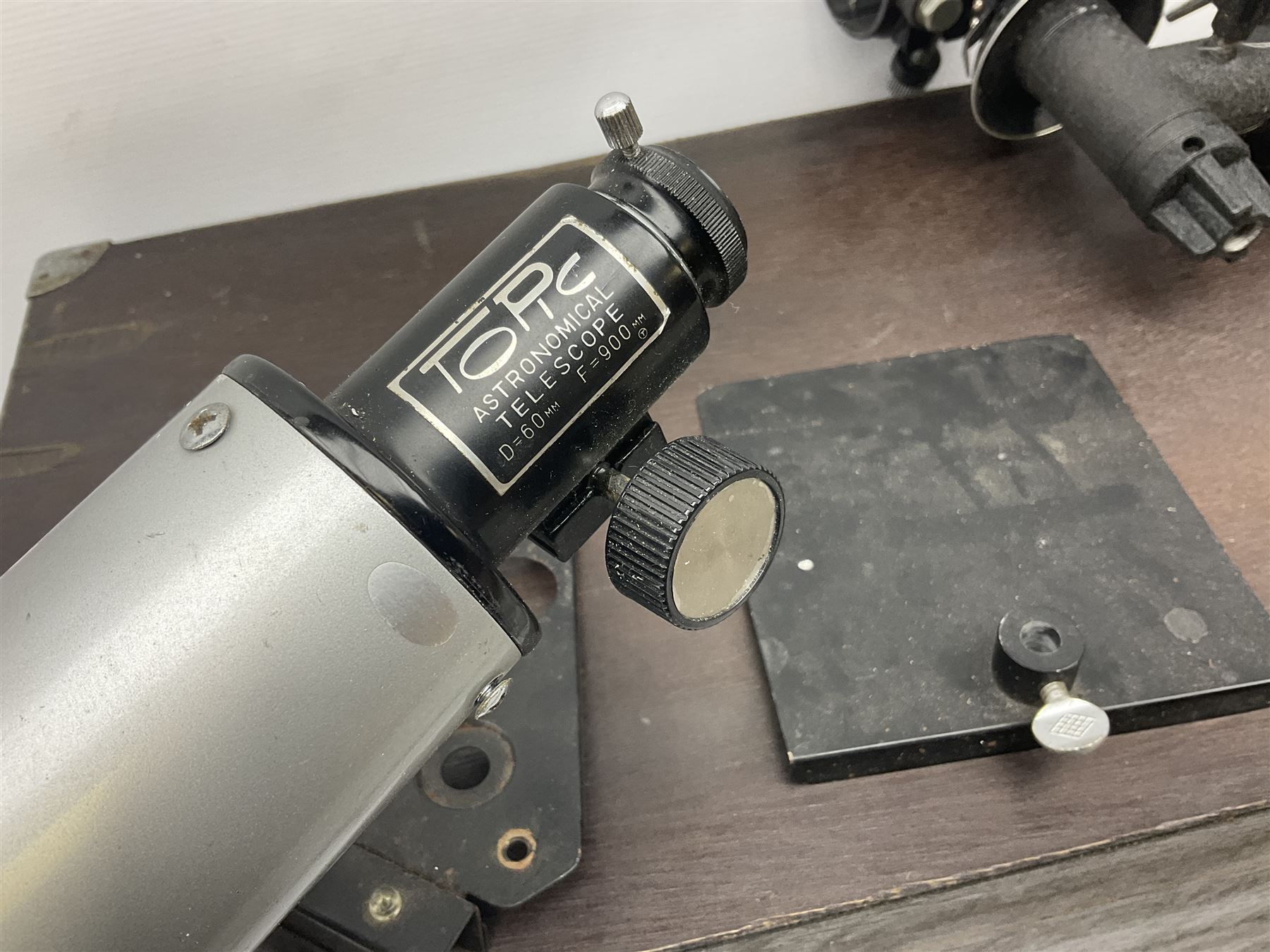 Astronomical telescope with achromatic coated lens, with tripod in wooden box 