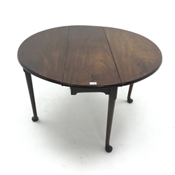  Georgian mahogany drop leaf table, tapering supports on pad feet, W108cm, H72cm, D112cm  