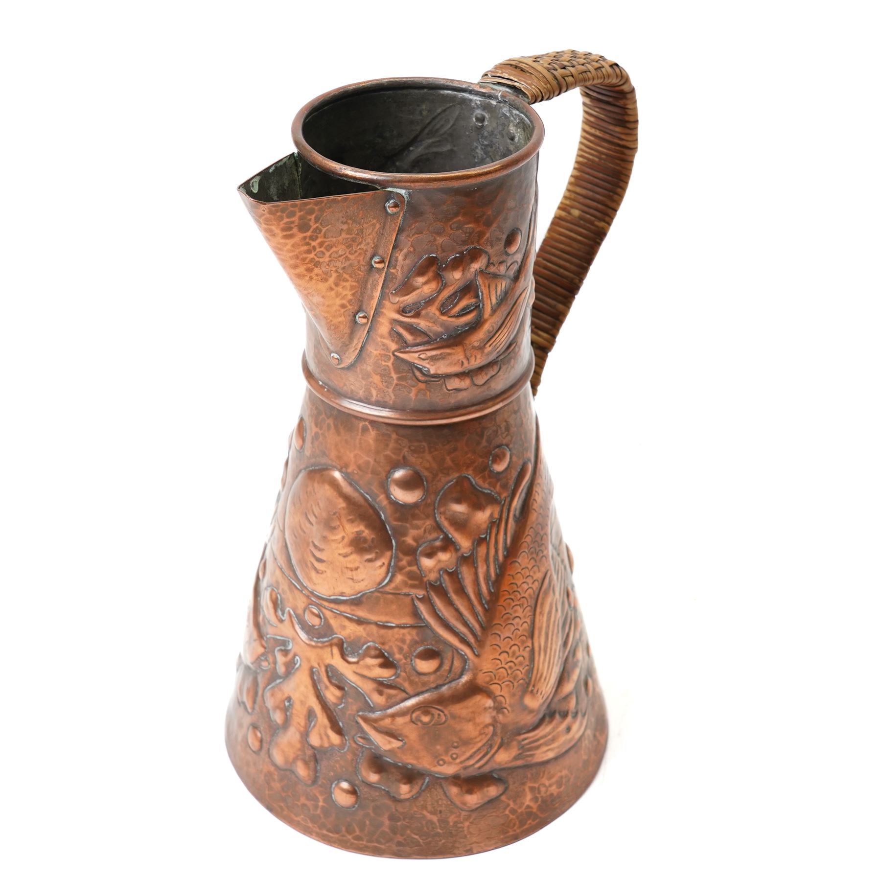 Newlyn Arts and Crafts beaten copper jug, the planished exterior decorated with fish, stamped Newlyn to base, H27cm 