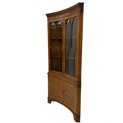 Late 20th century Georgian design mahogany concave corner display cabinet, enclosed by two curved astragal glazed doors, double cupboard below, on bracket feet