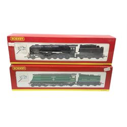 Hornby '00' gauge - Battle of Britain Class 4-6-2 locomotive '92 Squadron' No.34081; and Class 9F 2-10-0 locomotive No.92239 with weathered finish; both boxed (2)