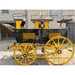 Roof Seat Break by Shanks of London

A roof seat break by Shanks of London built on a pe...