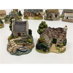 Nineteen Lilliput Lane models from the Scottish Collection, to include John Knox House, Castaway, Pineapple House, etc, all models with original boxes 
