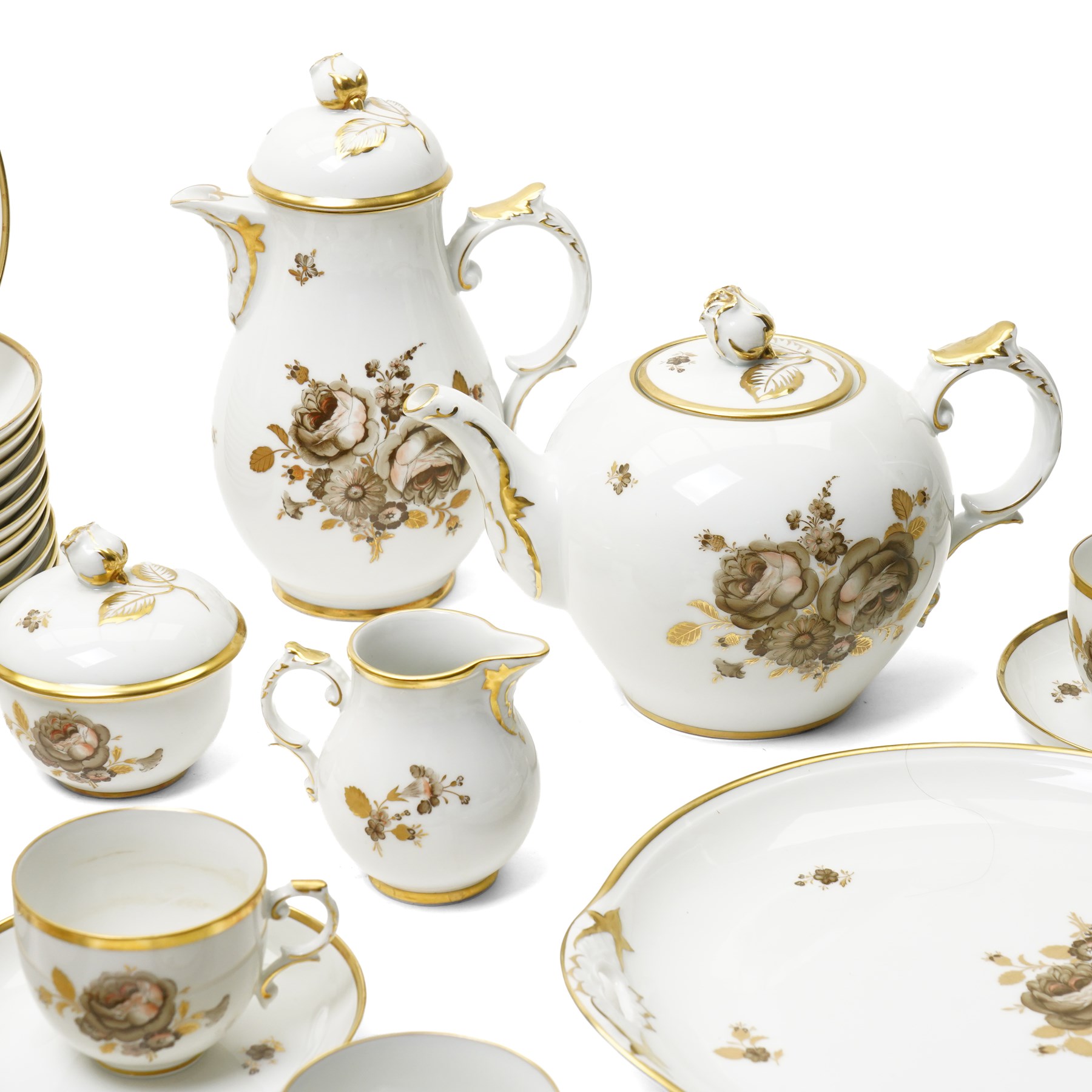 Furstenberg tea service decorated with sprays of flowers within a gilt rim comprising twelve cups and saucers, twelve plates, tea pot, hot water jug, milk jug, sugar bowl and cover and cake plate