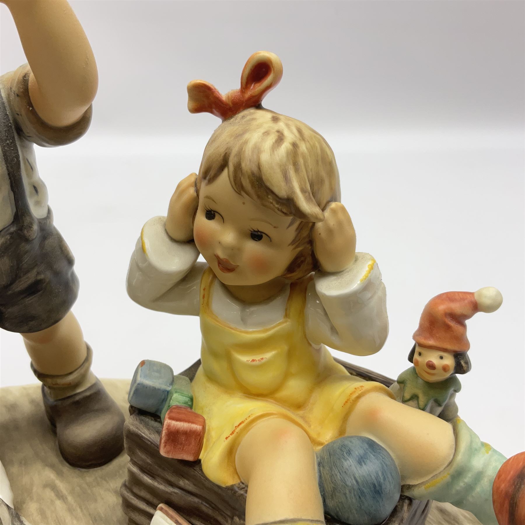 Large Hummel figure group by Goebel, Noisemakers, limited edition 282 of 2000, H17.5cm