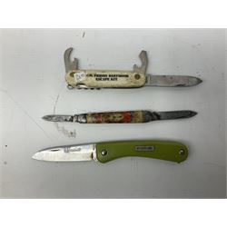 Twenty-nine pocket knives including commemorative and advertising examples, Richards of Sheffield single blade folding knife etc