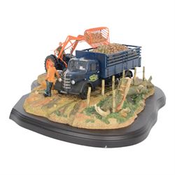 Limited edition Country Artists 'A Vintage Harvest' no. 01708, limited edition no. 173/570, with box and certificate of authenticity