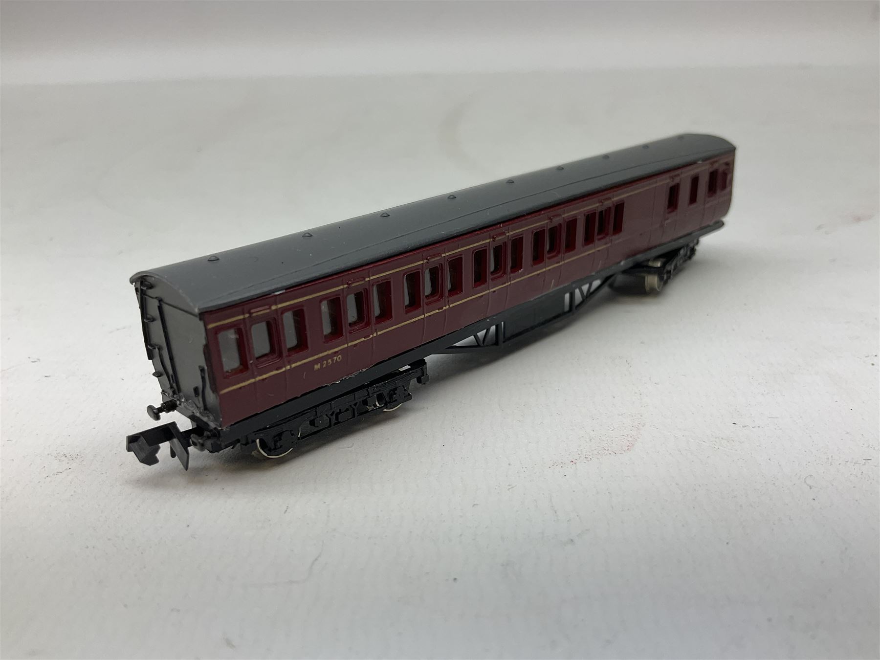 Graham Farish by Bachmann 'N' gauge - Stanier composite first & second coach, Stanier brake second coach, MK1 suburban composite coach and suburban 57ft brake end coach and four wagons (6)