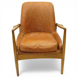 Mid-century design teak open easy armchair with brown leather upholstery, with shaped oak armrests and supports