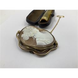 18ct gold plated cheroot holder, in fitted case, together with a pinchbeck cameo brooch