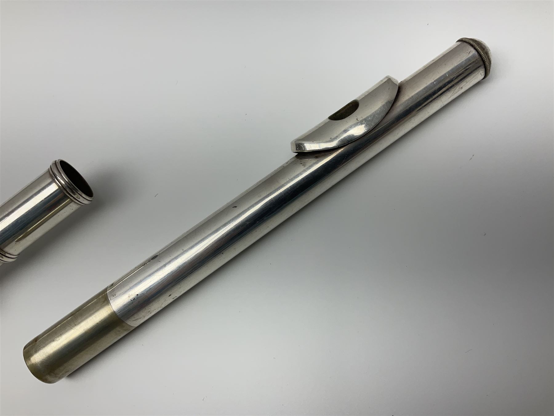 Boosey & Hawkes London Regent three-piece flute, serial no.345447; in B&H Bandhite hard carrying case; and Deg Music Company Inc. USA Claudel Model three-piece flute, serial no.491718, in hard carrying case (2)