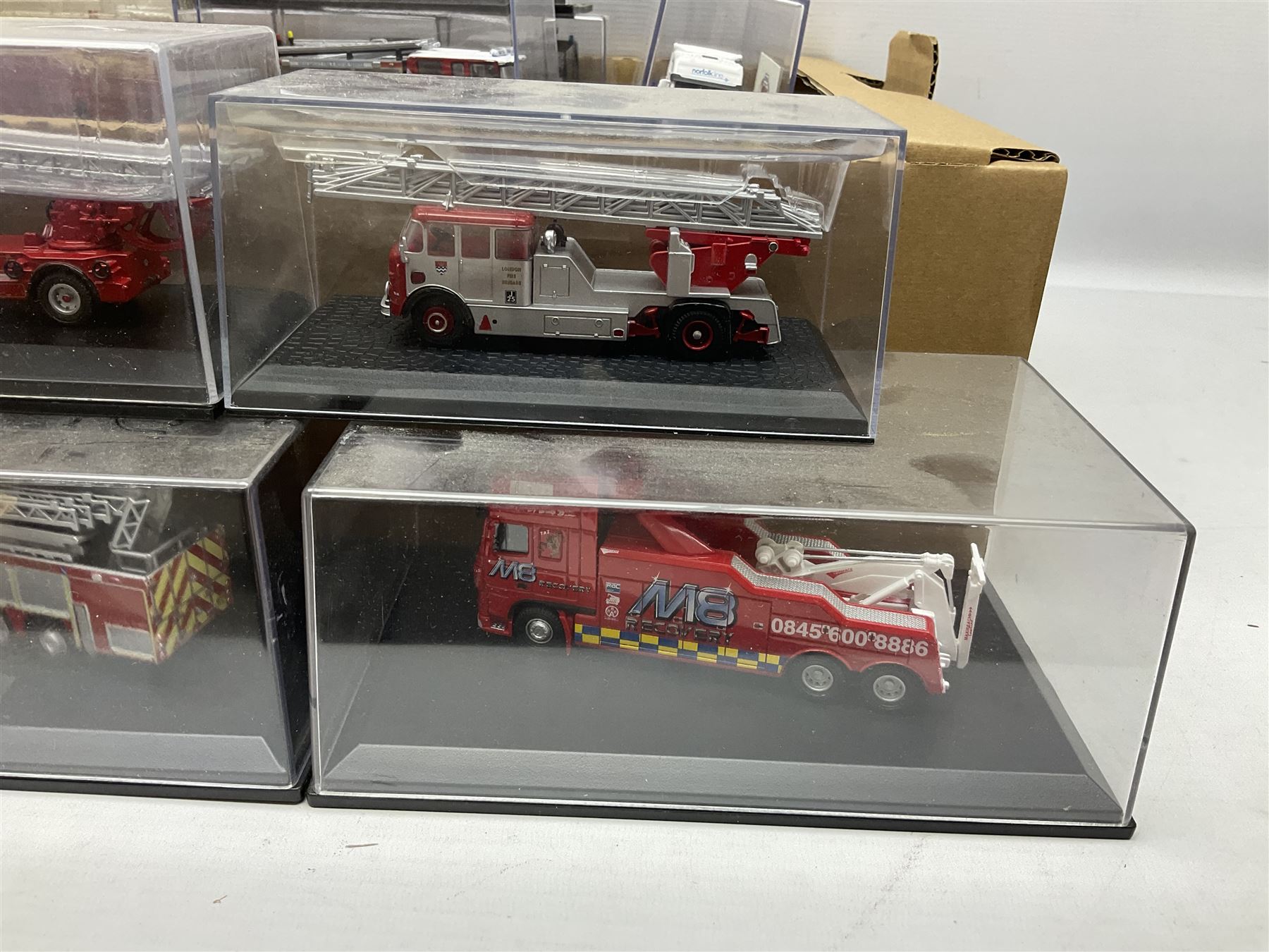 Thirty-two Oxford die-cast models including a Haulage Company Norfolkline limited editon model, lorries, fire engines etc (32) 