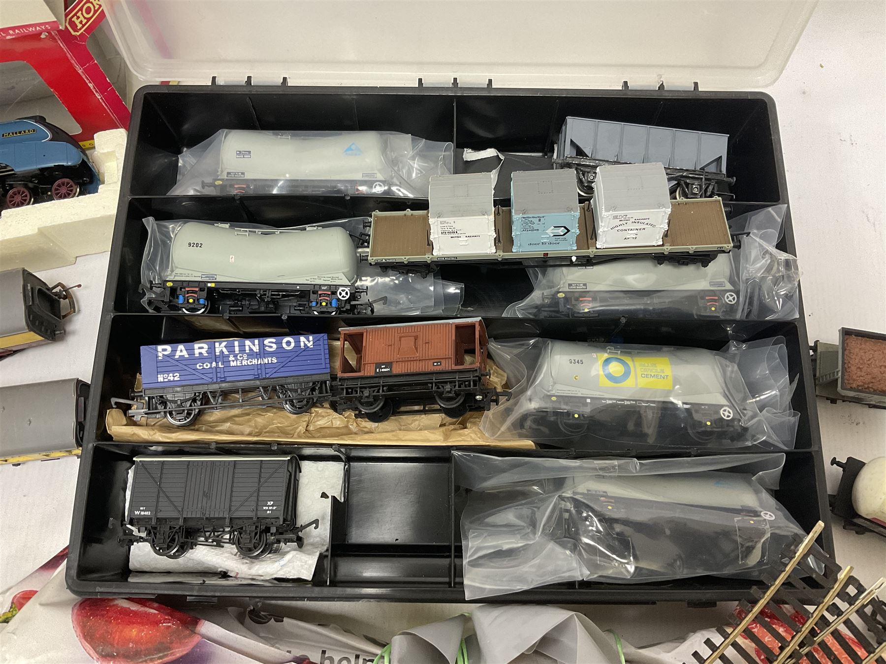 Various makers ‘00’ gauge - Hornby DCC ready LNER 4-6-2 ‘The Mallard’ no.4468 in blue with original box; Lima British Railway Class 33 Bo-Bo diesel locomotive no.33025; quantity of coaches, wagons and track to include Hornby, Lima, Tri-Ang etc (26) 