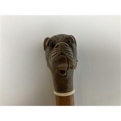 20th century walking cane, the carved wooden handle modelled as the head of a boxer dog with inset glass eyes and articulated and sprung jaw, upon a tapering Malacca shaft, L86.5cm