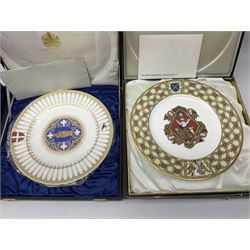 Fifteen collectors plates, to include Spode Golden Jubilee HM The
Queen, Spode Official Bi-Century Derby, set of four Spode British Steam-The Years of Glory, Mulberry Hall The Viking, Spode The St.Davids, etc, all in original boxes with certificates  