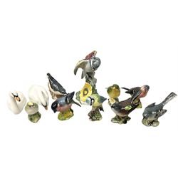 Collection of Beswick bird figures to include Chickadee no.929, Swans no.1684 and 1685, Goldcrest no.2415, Nuthatch no.2413 etc, all marked beneath (11)