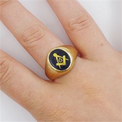 10ct gold blue glass masonic ring, stamped