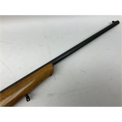 Italian Beretta .22 LR bolt-action or semi-automatic sporting rifle with 52cm barrel, 10-shot magazine and side safety No.10150 L98.5cm overall SECTION 1 FIRE-ARMS CERTIFICATE REQUIRED