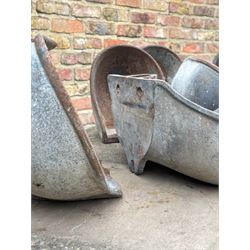 Matched set of six cast iron wall pocket planters. (6) - COLLECTION BY APPOINTMENT FROM: The White House, Thirsk Road, Easingwold, York, YO61 3NF - CALL 01723 507111 TO ARRANGE