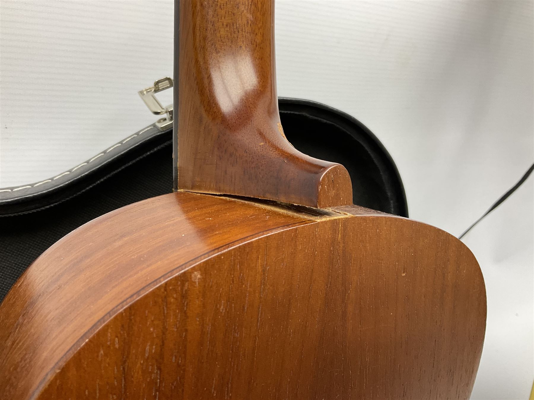 Palmer eight-string mandolin with mahogany back, simulated ivory and mother-of-pearl mounts L67cm; and Mahalo mahogany cased baritone scale ukulele, model no.U320B, L76cm; in hard carrying case (2)