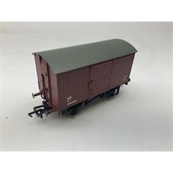 Bachmann Branch-Line '00' gauge -Rolling stock to include 14 Ton Tank Wagon 'Crosfield Chemicals', 5 Plank Wagon 'David Parsons & Sons', 12T Ventilated Van LNER Oxide, 5 Plank Wagon 'Joshua Gray', 12 Ton Planked Ventilated Van BR Brown, Wickham Trolley Car and others (17)
