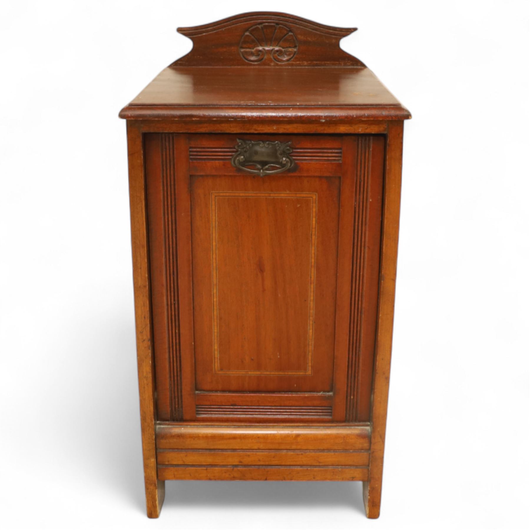 19th century mahogany coal scuttle, shaped raised back carved with shell fan motif, swing front enclosing original removable metal liner with handle, panelled front with cast drop handle, over slatted undertier (H 65cm, W 33cm, D 34cm)
Early 20th century mahogany magazine table, rectangular top and undertier decorated with gilt foliate and scroll marquetry, shaped pierced side rails forming magazine divisions, on square tapering supports (H 70cm, W 71cm, D 45cm)