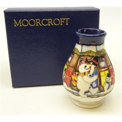  Moorcroft Christmas pattern vase 'Snowman's Greeting', H10cm with original box   