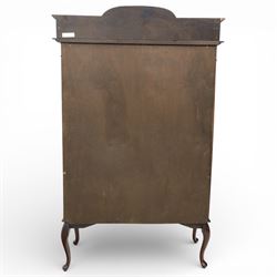 Edwardian mahogany display cabinet, arched back with satinwood and harewood marquetry foliate decoration above a moulded cornice, serpentine front fitted with twin glazed doors with astragal bars, the lower door panels inlaid with oval reserves, standing on elegant cabriole legs terminating in pad feet