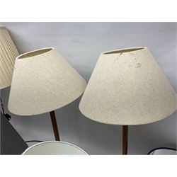Quantity of modern table lamps to include pair of gilt metal corinthian column examples, pair of brushed metal and wood examples, etc, all with shades and an additional shade