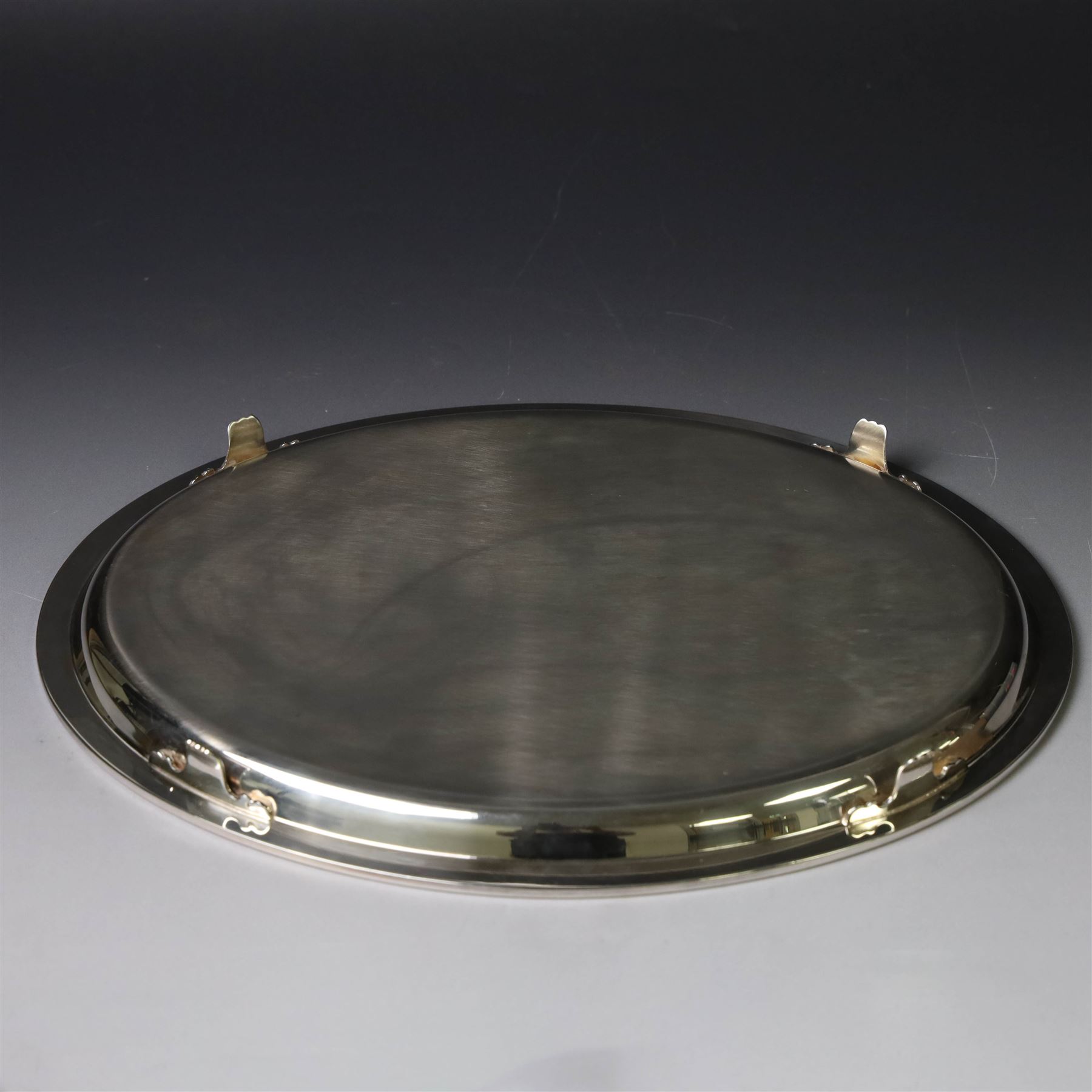 Modern silver tray, of oval form with stepped rim and upon four pad feet, hallmarked Victorian Silverware Ltd, Birmingham 2000, W28.5cm