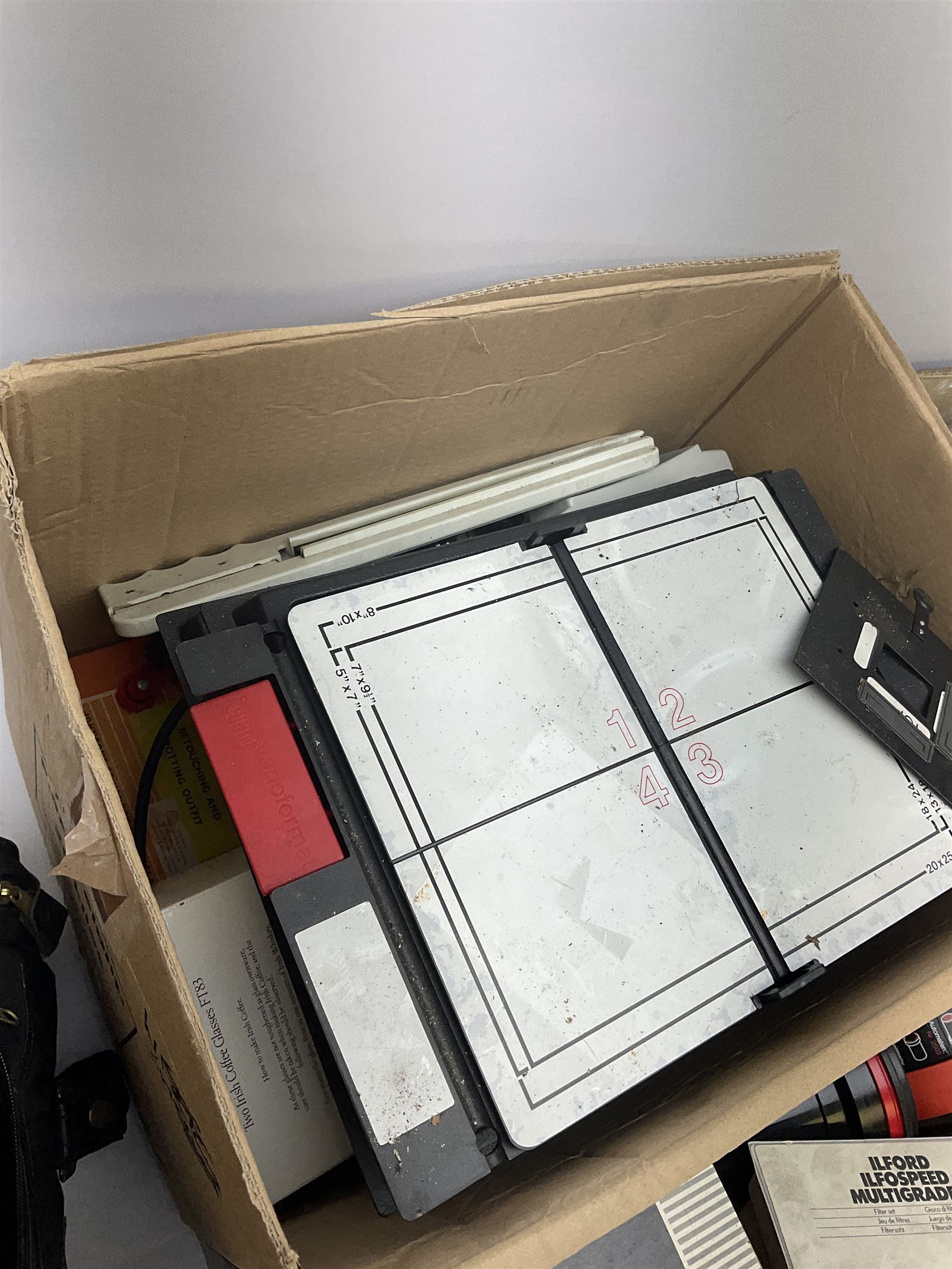 Photo developing equipment, Including Jobo testdrum 2820, Jobo process timer, Swing shift bellows, chemical measures, etc, five boxes  