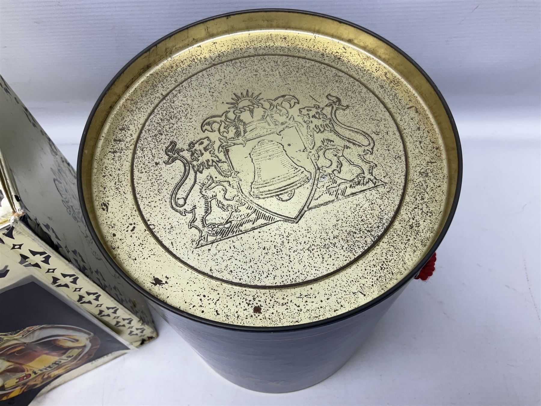 John Haig & Co Dimple Scotch whisky, 26 2/3 fl oz, 70% proof, one bottle and Bells Princess Beatrice whisky in original box, 75cl, 43% vol, one bottle (2)