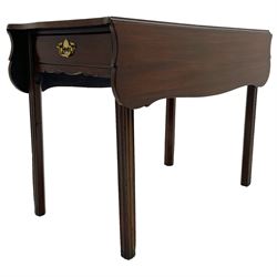 George III mahogany serpentine Pembroke table, the shaped drop-leaf top over single end drawer and shaped end rails, on square moulded supports